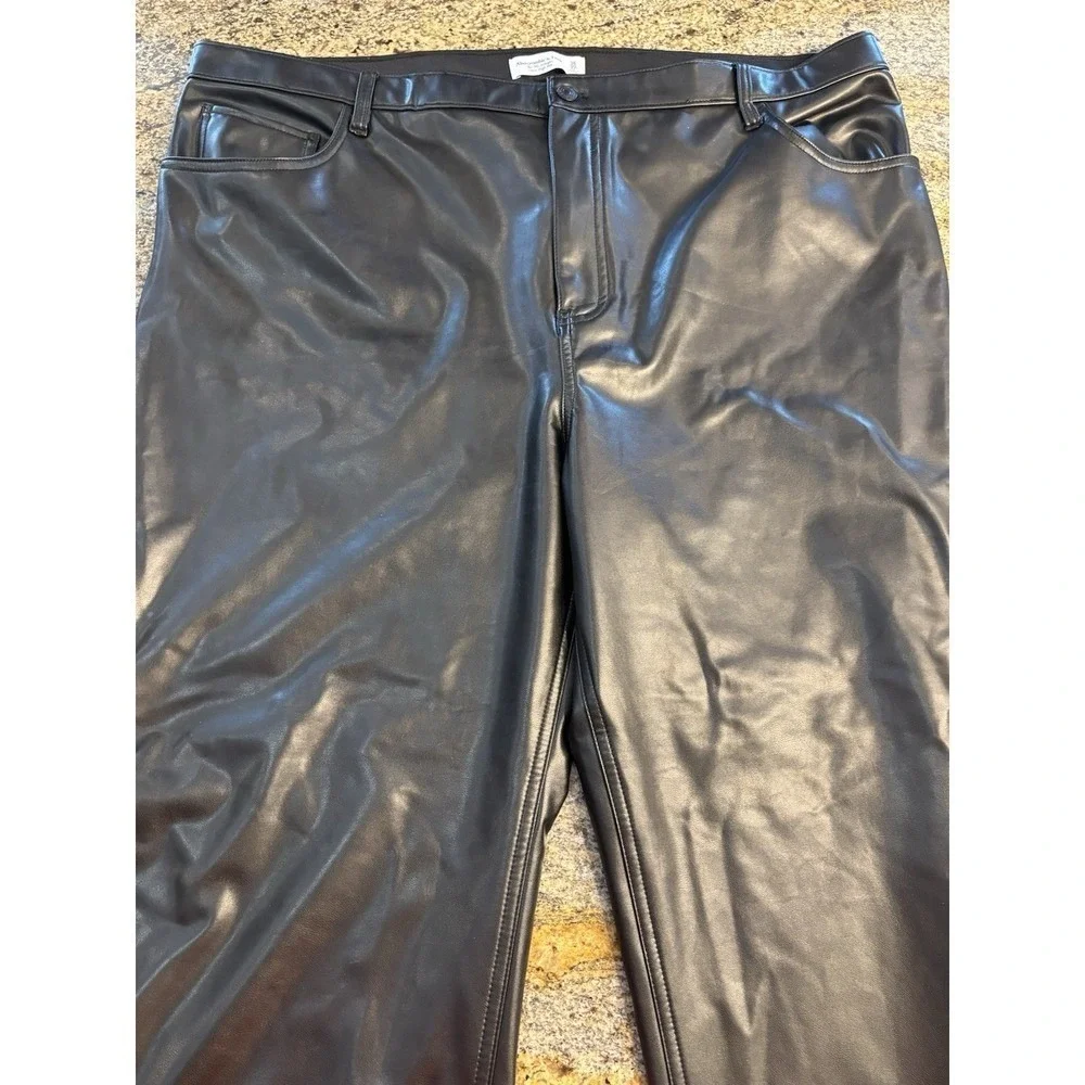 Abercrombie & Fitch Curve Vegan Leather 90s Straight High Rise Pant‎ Black 44W